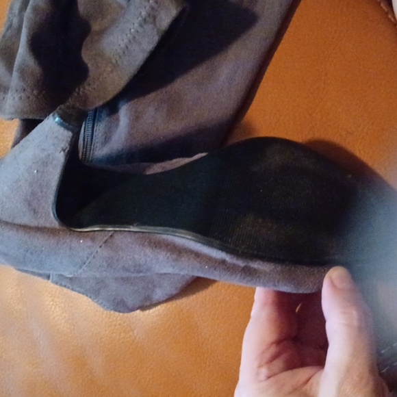 💙🌺Gray Suede Over The Knee Boots - Picture 8 of 14